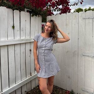 Meet your Posher, Abi